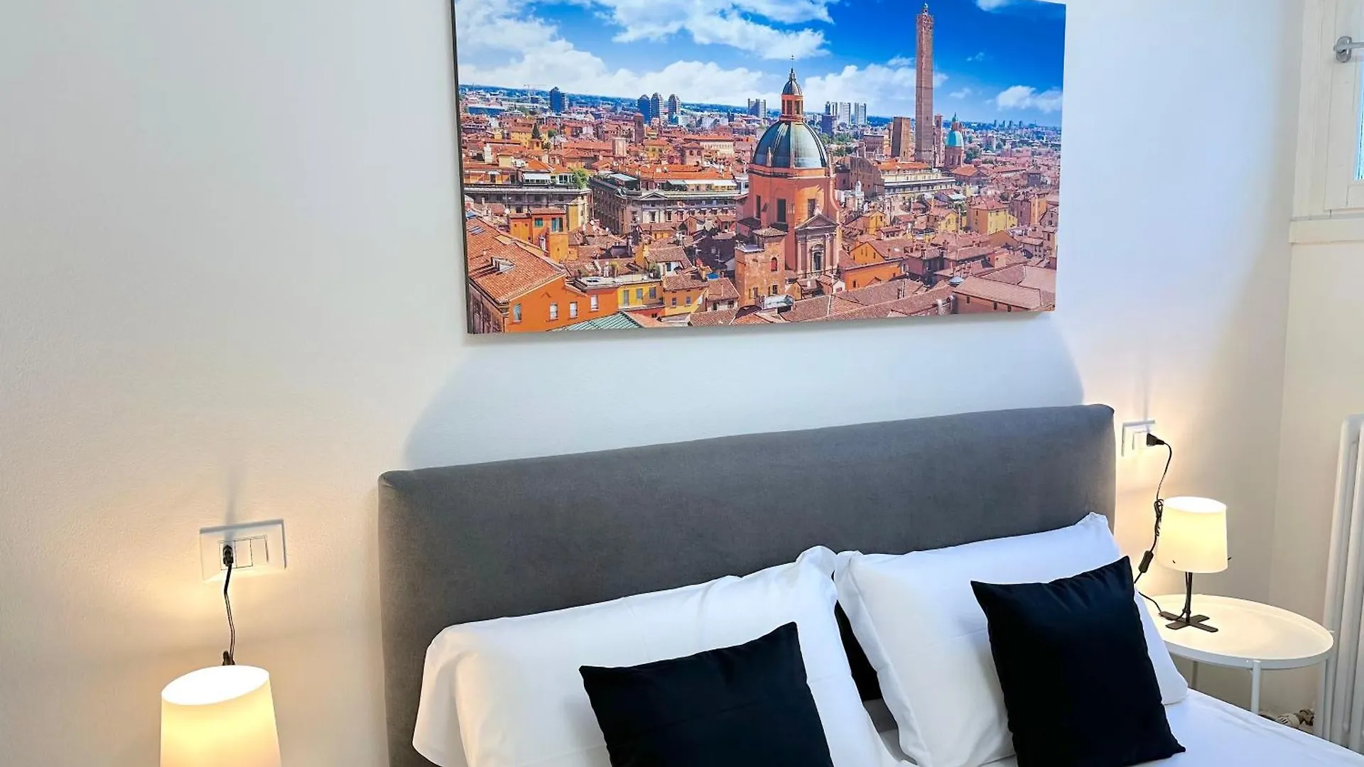 Rebecca Home - Bologna Apartment