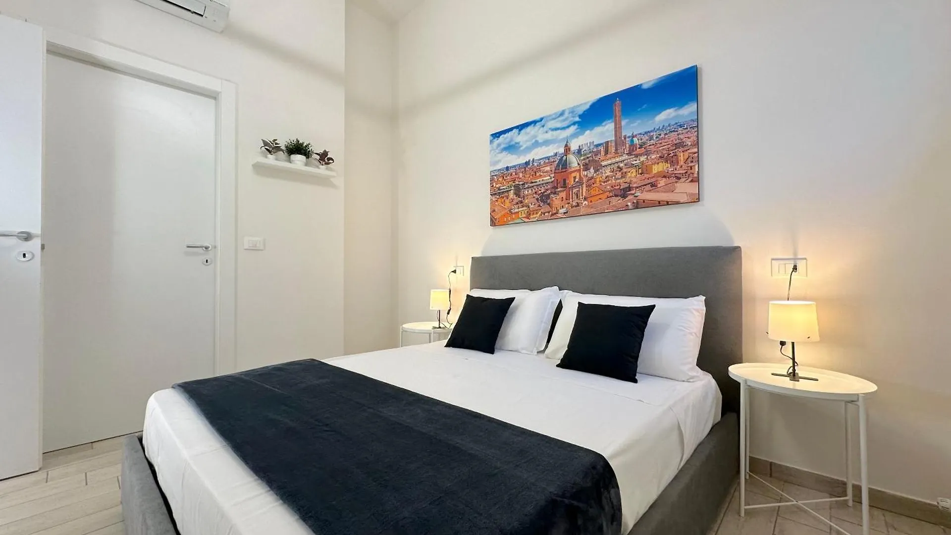 Rebecca Home - Bologna Apartment
